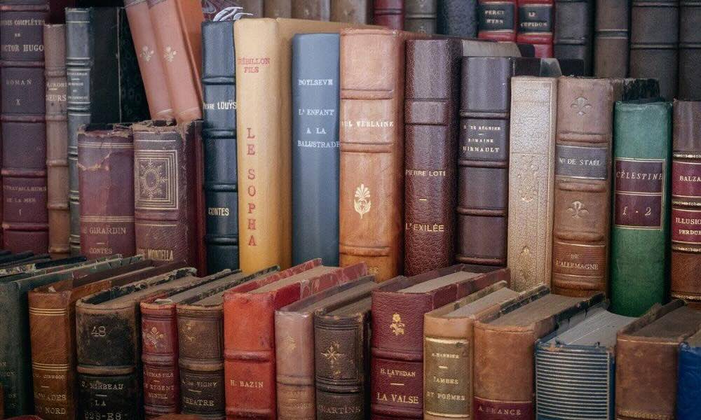 Jak przechowywać kolekcje? Praktyczny poradnik dla kolekcjonerów